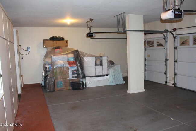 Building Photo - 402 N Rita Ln