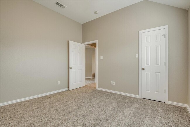 Building Photo - 130 Cassandra Dr