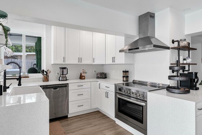 Building Photo - 2233 SE 15th St