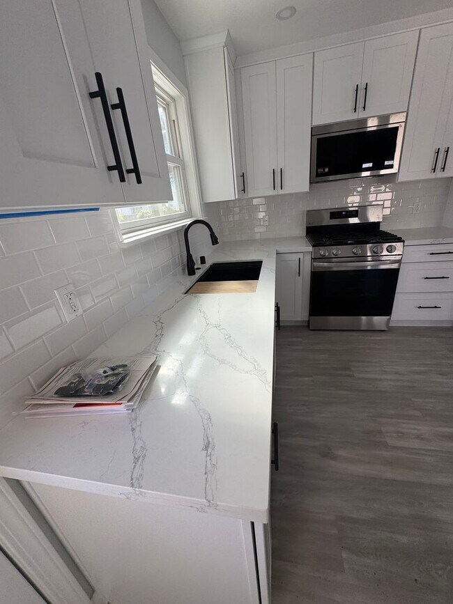 Building Photo - CULVER CITY STUNNING REMODEL 3 BDRM 1 BA. HOUSE FOR LEASE!