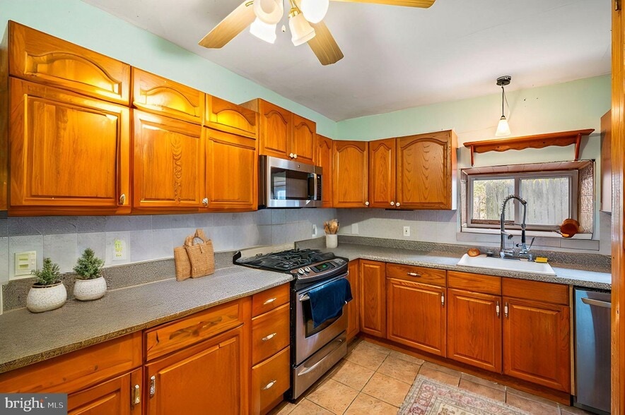 Primary Photo - 4417 Pechin St