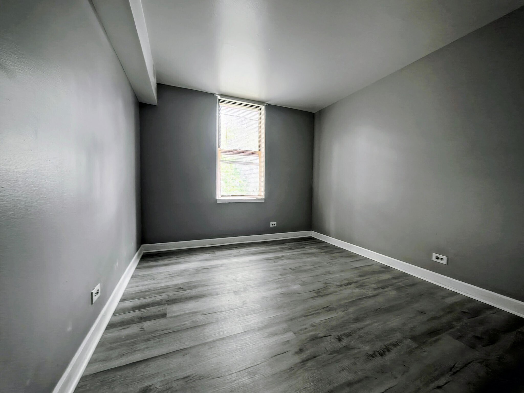Building Photo - 1846 S Karlov Ave