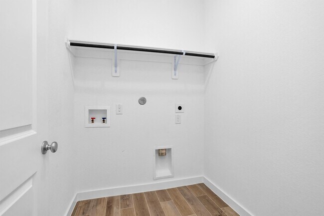 Building Photo - 256 Sky Top Dr