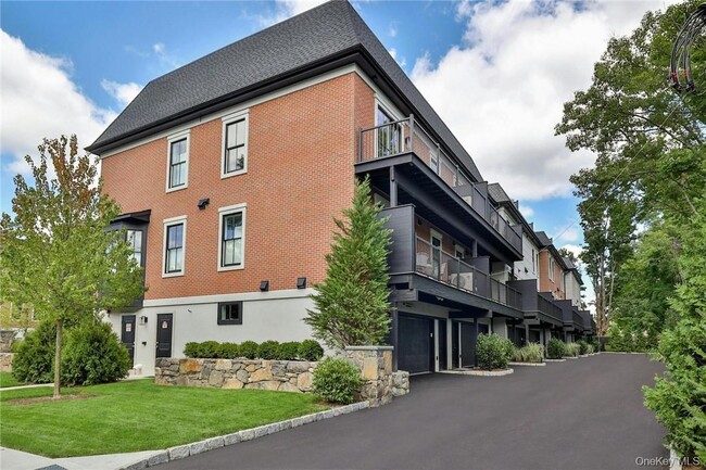 Building Photo - 162 Bedford Rd