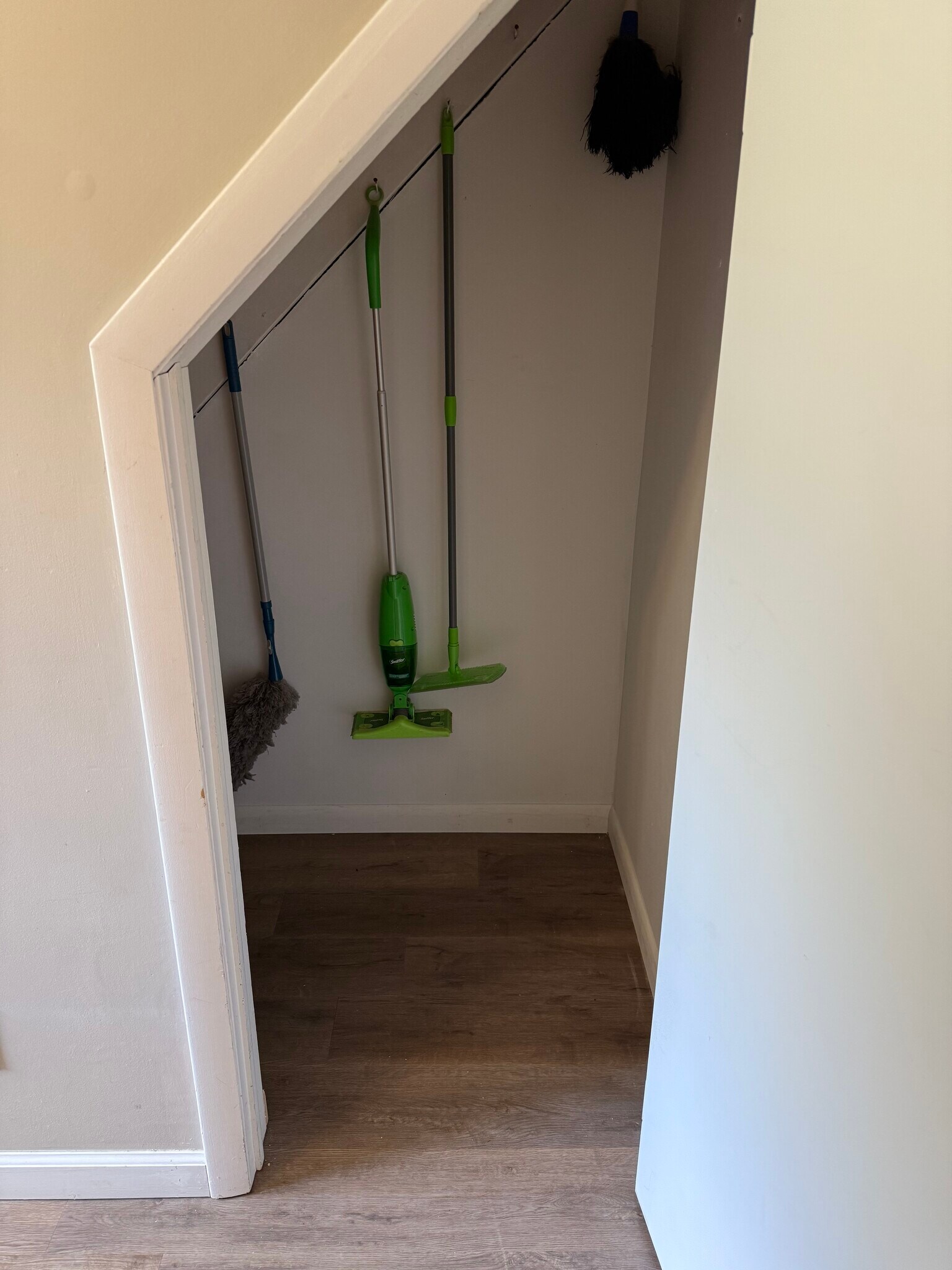 Building Photo - 200 Maple Rd