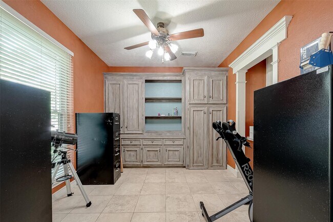 Building Photo - 17102 Misty Creek Dr