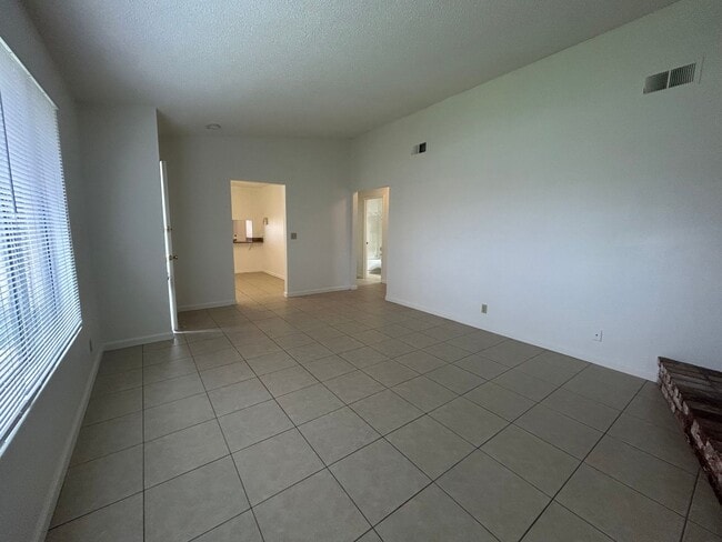 Building Photo - Lovely 3-Bedroom, 2-Bath Home with Spacious Backyard