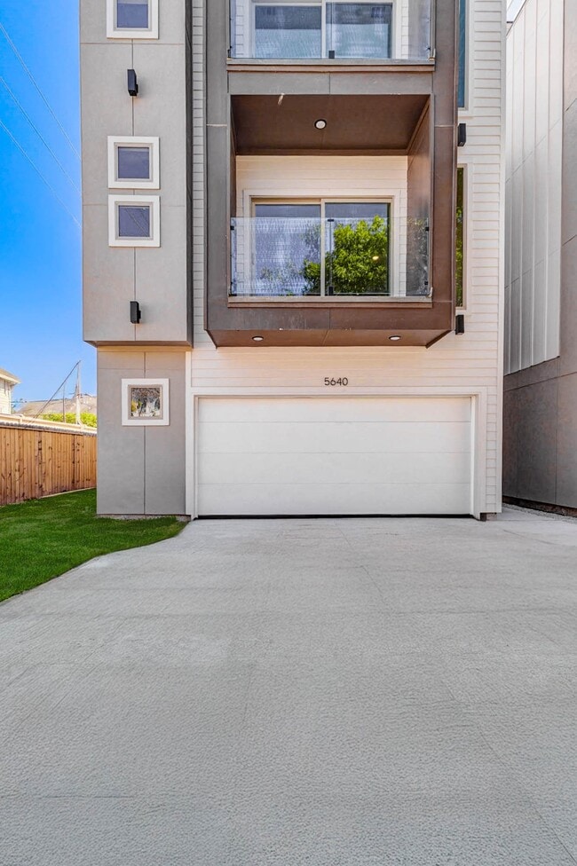 Building Photo - 5638 Dolores St