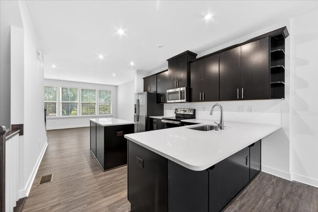 Building Photo - 530 Billingsley Rd