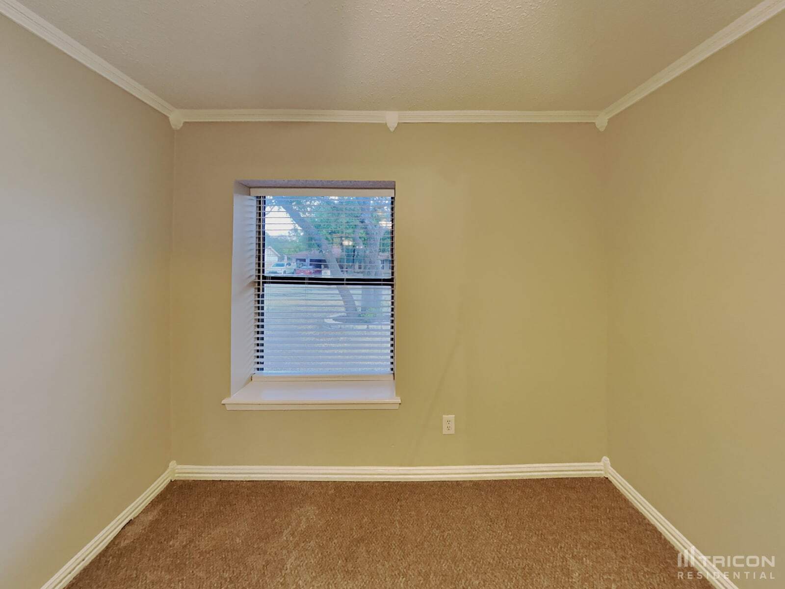 Building Photo - 820 Vaughn Dr