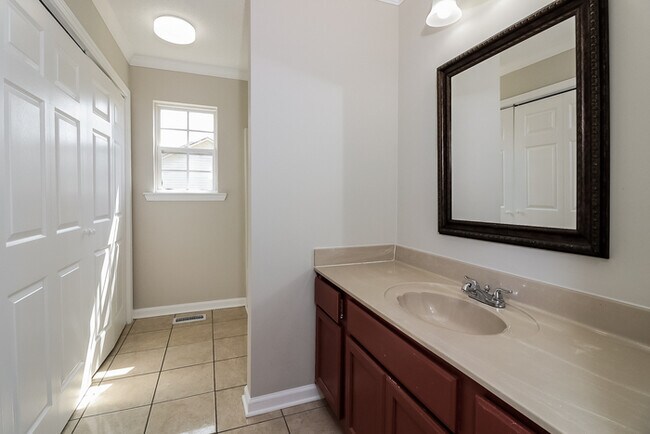 Building Photo - 156 Cook Rd NW