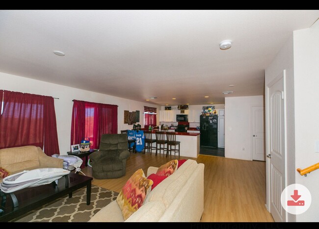 Building Photo - Beautiful spacious 4-bedroom, 2.5-bath hom...