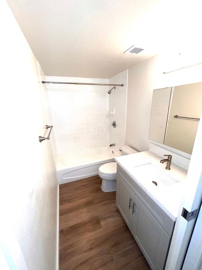 Building Photo - Kauolu Building of Plantation Town/2 BR/1 BA/1 PK