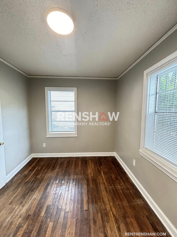 Building Photo - 1580 Hugenot St