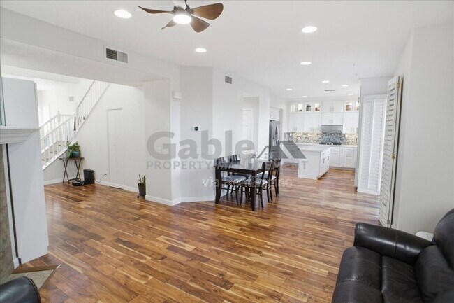 Building Photo - 27946 Periwinkle Ln