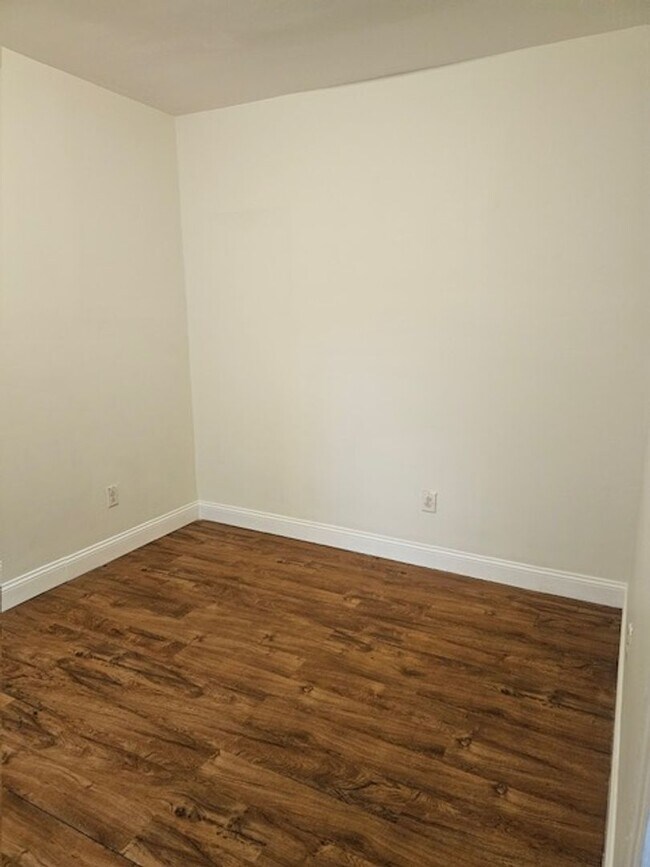 Building Photo - Large Home - Cobbs Creek