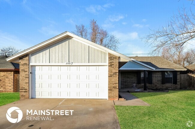 Building Photo - 2705 Fairfield Dr