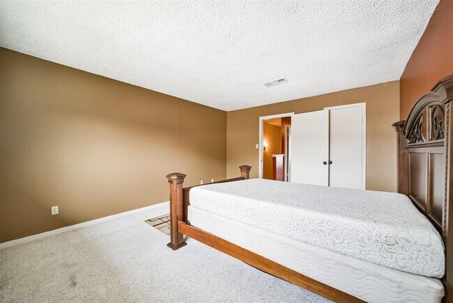 Building Photo - 9345 Westwood Village Dr