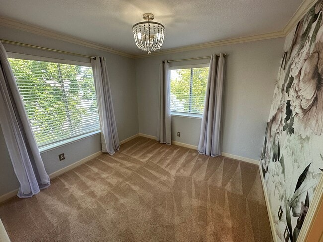 Building Photo - 3 Bed 2.5 Bath Townhouse W/ Garage