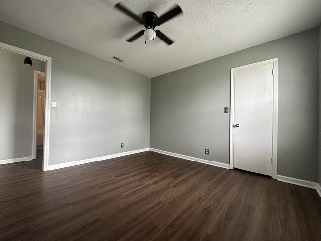 Building Photo - 361 Dupuis Dr