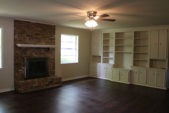 Building Photo - Updated 3 Bedroom in Tyler
