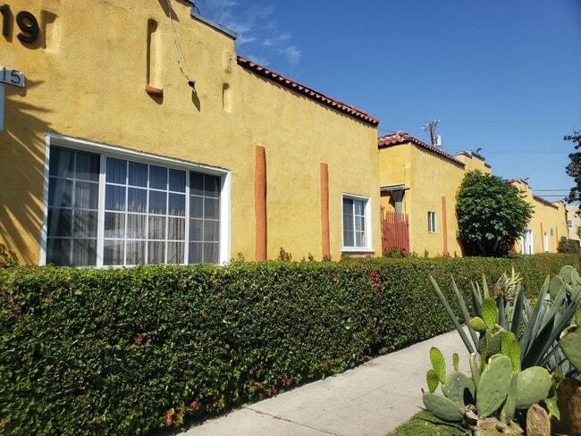 Building Photo - 28th St Apartments