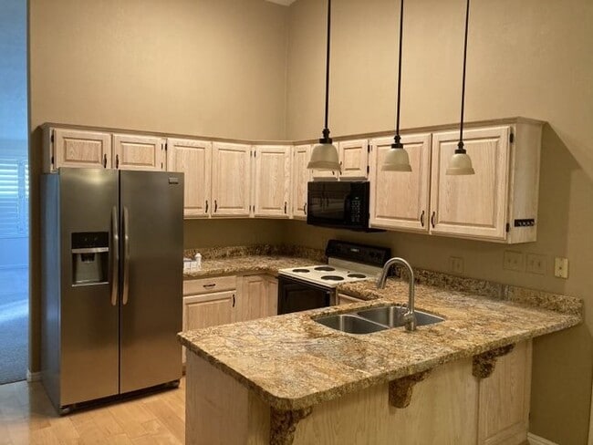 Building Photo - 525 Ridgeview Dr