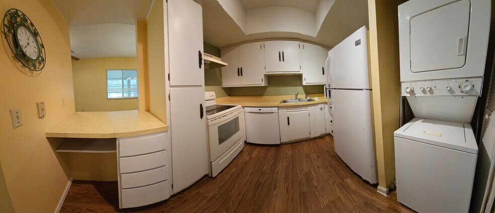Building Photo - 682 Midway Dr