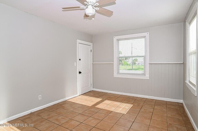 Building Photo - 214 8th Ave N