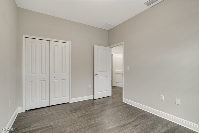 Building Photo - 809 Agnes Ave