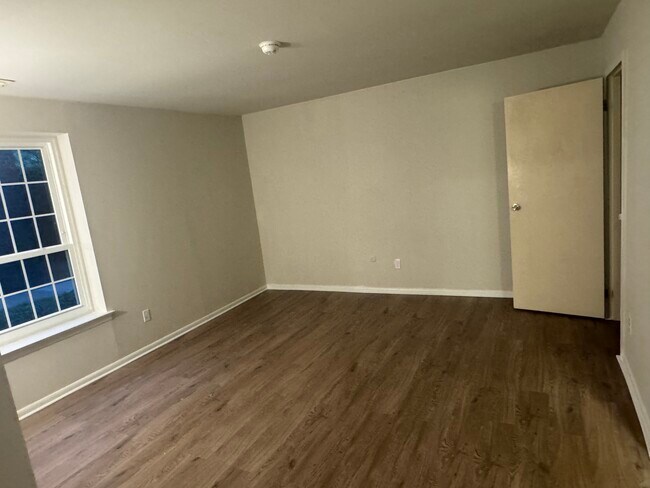 Building Photo - 4000 Gypsy Ln