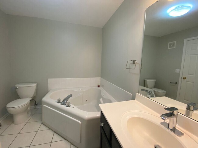 Building Photo - Beautiful Two Bedroom Townhome in Plymouth for $2,299.00/month!