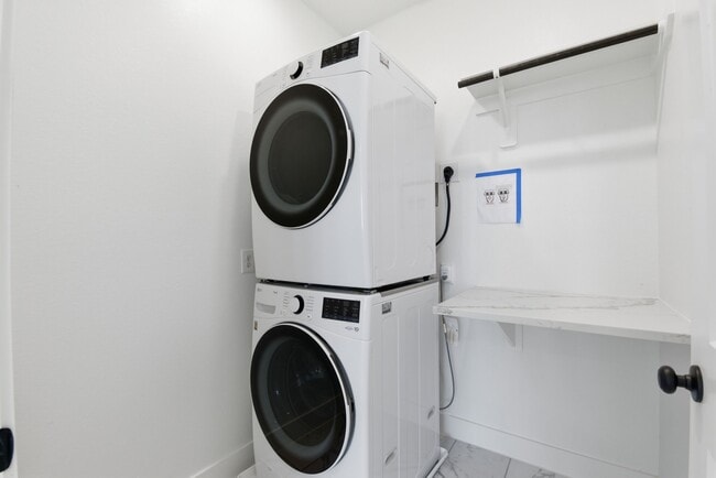 Building Photo - 15155 Colorado Bnd Pk Dr