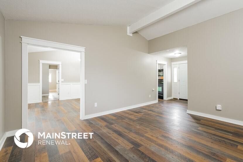 Building Photo - 305 Station St E