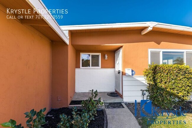 Building Photo - Beautifully updated home with solar panels...