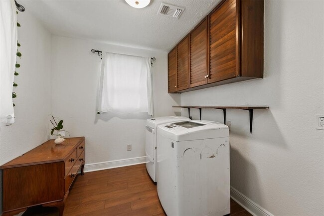 Building Photo - 1108 Myrtlewood Dr