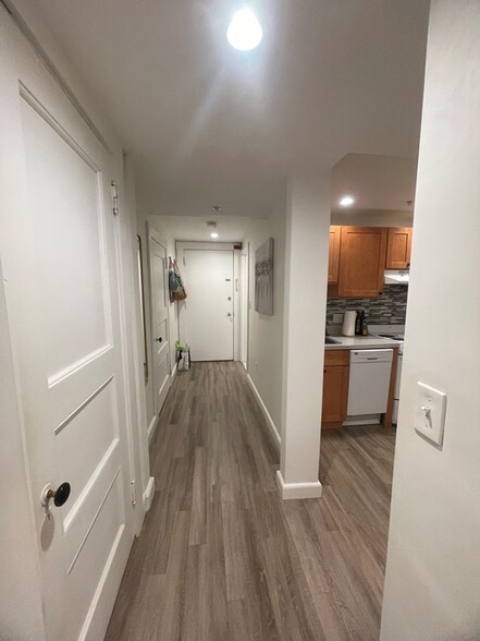 Building Photo - 468 Beacon St