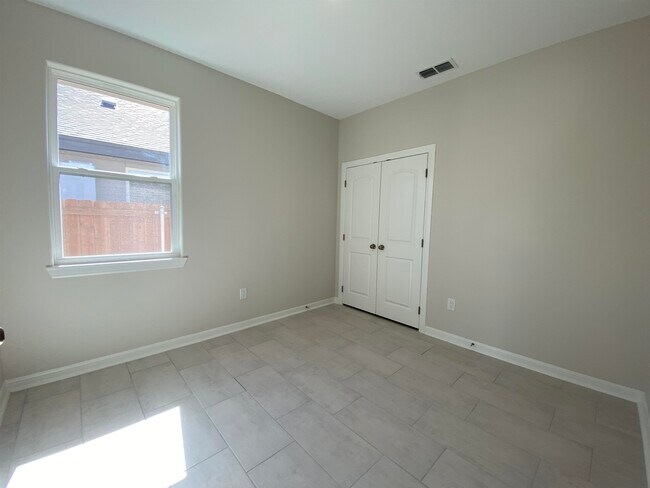 Building Photo - 1426 Key Deer Dr