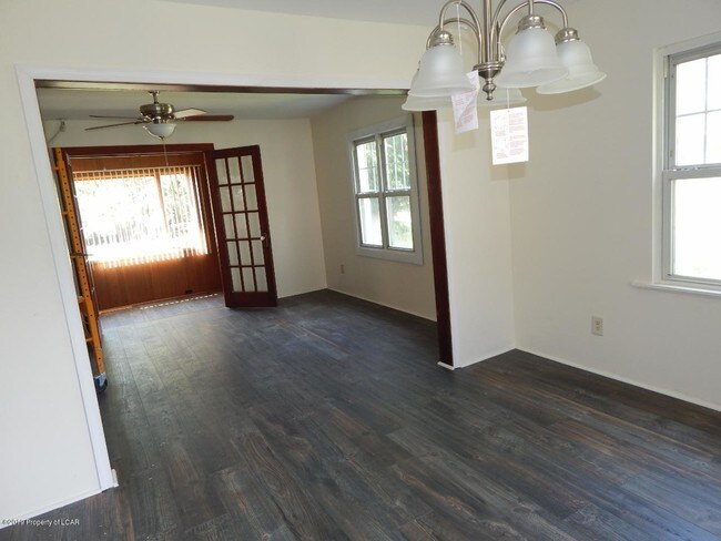 Building Photo - 2 Oneida Pl
