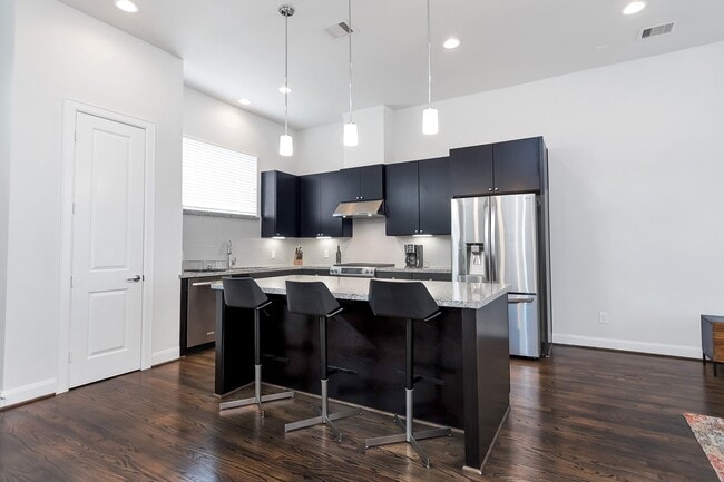 Building Photo - 1221 Bonner St