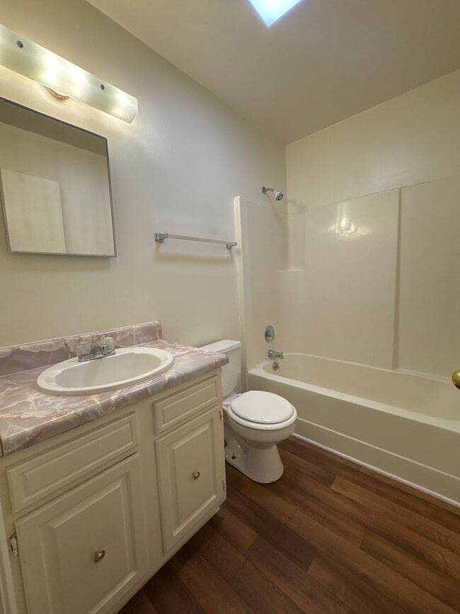 Building Photo - Spacious 3 Bed / 2 Bath Duplex in Lebanon – Comfortable Living with Convenient Location