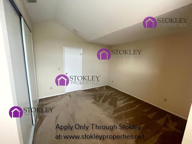 Building Photo - 1633 Lindbergh Dr