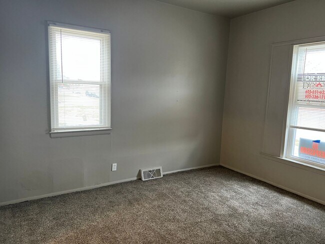 Building Photo - 1BR/1BA Apartment in Multi-Family Unit