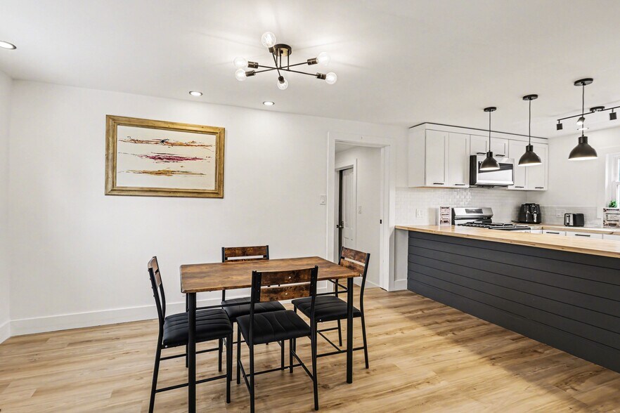 Dining Room - 2705 McCarty Rd