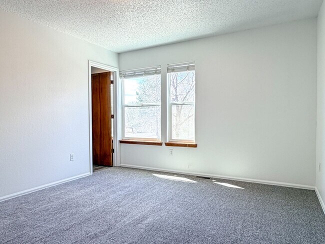 Building Photo - Single-Family Home in Littleton!