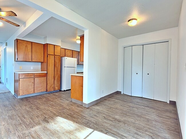 Building Photo - 905 NE 94th Ave