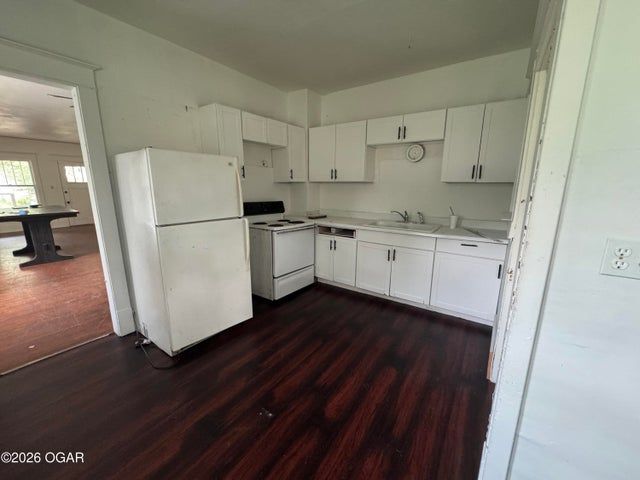 Building Photo - 631 S Porter Ave