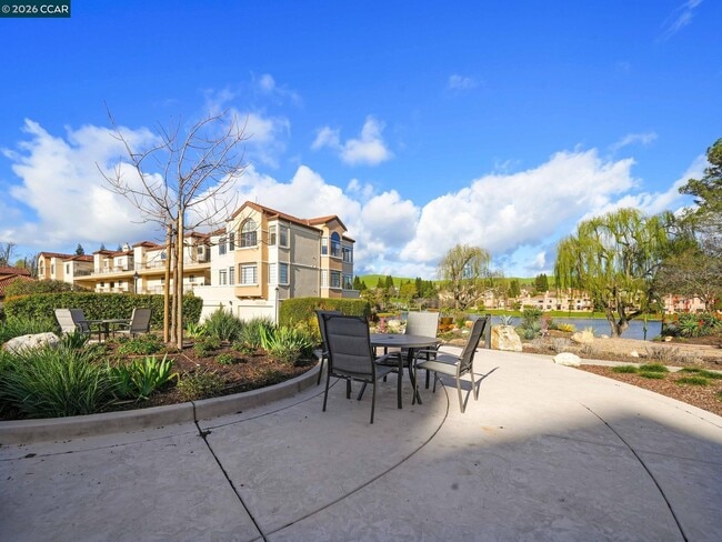 Building Photo - 30 Eagle Lake Pl