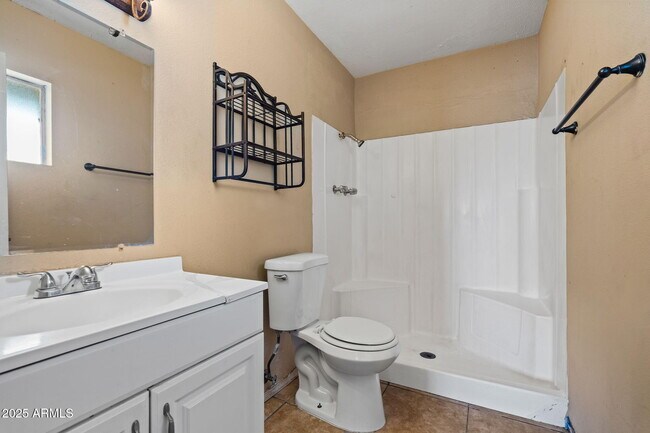 Building Photo - 2534 E Randall Dr