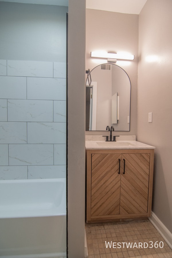 Building Photo - 844 W Lakeside Pl